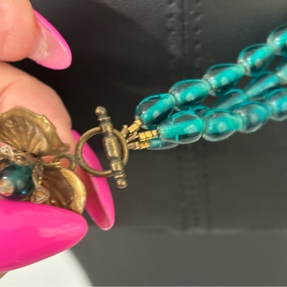 Vintage Antique blue glass beaded necklace with metal flower closure - Picture 6 of 9